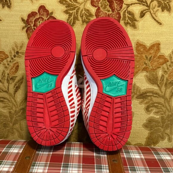 Nike SB Dunk Low Candy Cane Striped Tennis Shoe - Picture 7 of 16